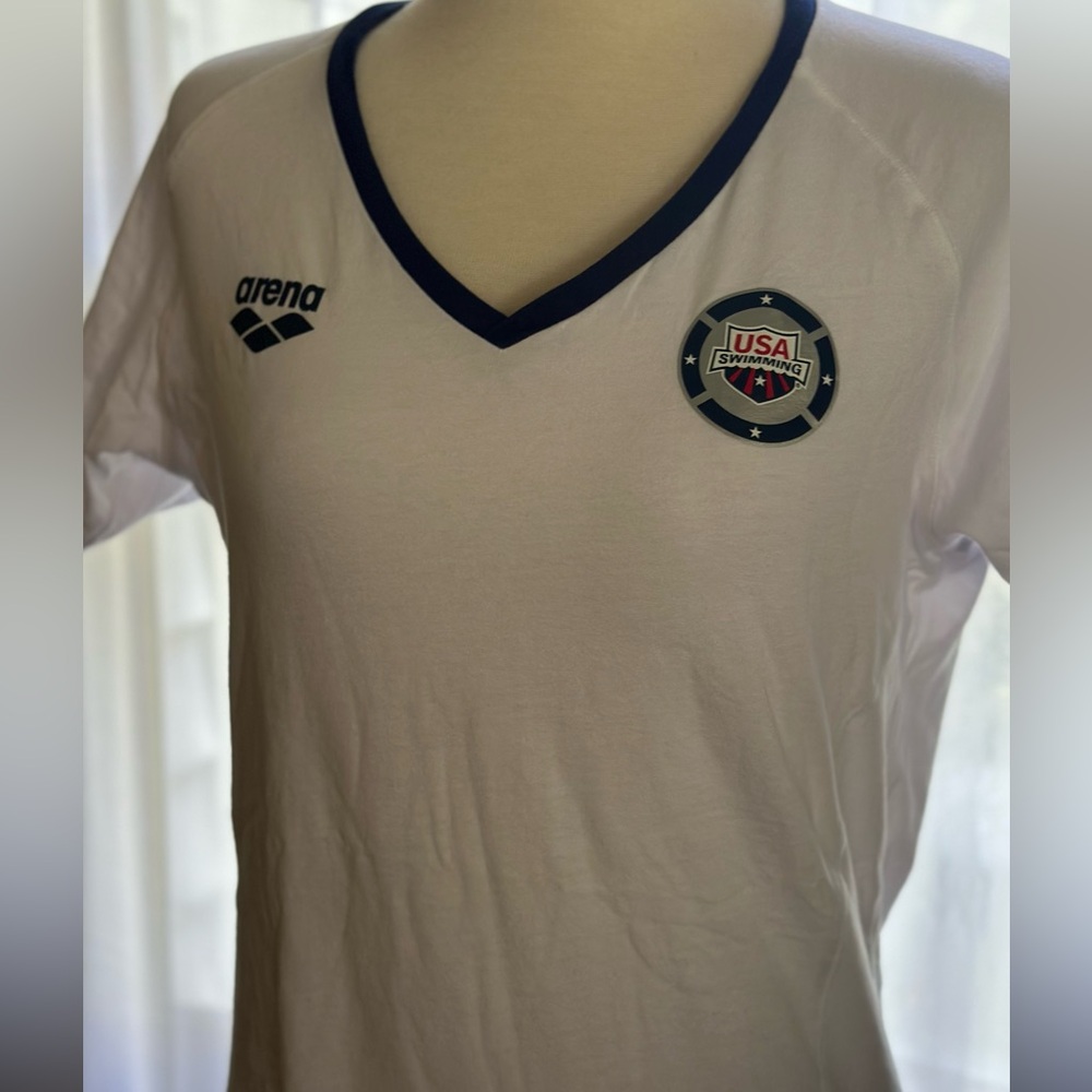Arena Women’s National Team Sort Sleeve Shirt. Size Medium.